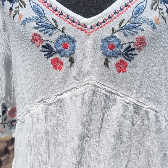 Knox Rose Floral Embroidered Women's Top - Picture 3 of 7
